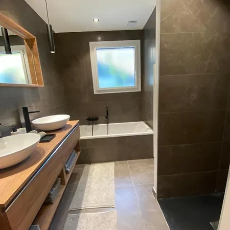 De Charme La Lionne-piscine-12 Pers Villa