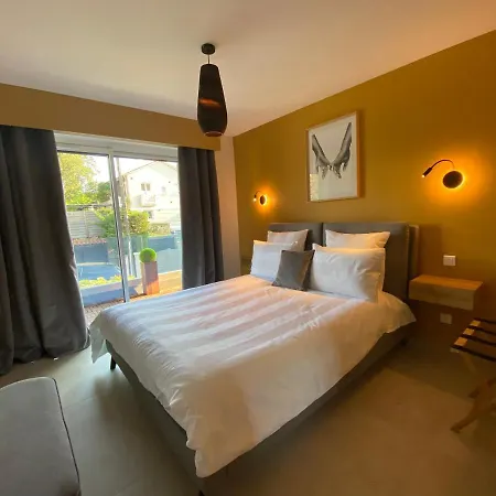 De Charme La Lionne-piscine-12 Pers Villa *