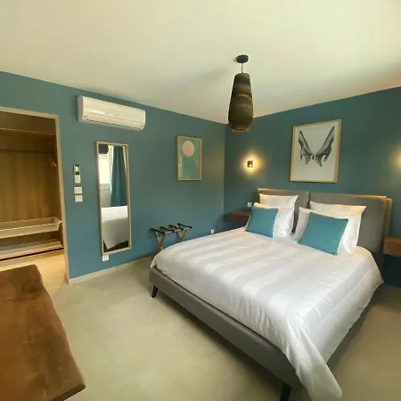 De Charme La Lionne-piscine-12 Pers Villa