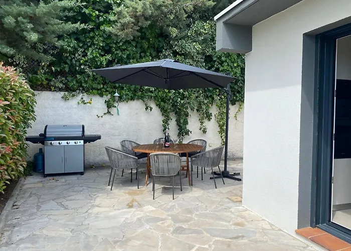 De Charme La Lionne-piscine-12 Pers Villa