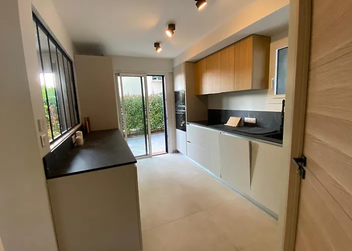 빌라 De Charme La Lionne-piscine-12 Pers *